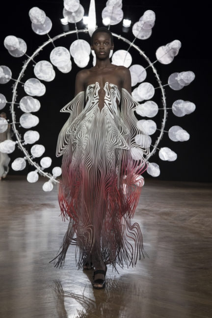 iris-van-herpen-aw1920-look-05