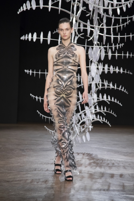 iris-van-herpen-aw1920-look-08