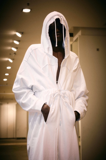 shayne_oliver_aw24_backstage1_by_caroline_kynast_for_bfw_14