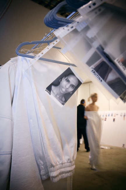 shayne_oliver_aw24_backstage1_by_caroline_kynast_for_bfw_7