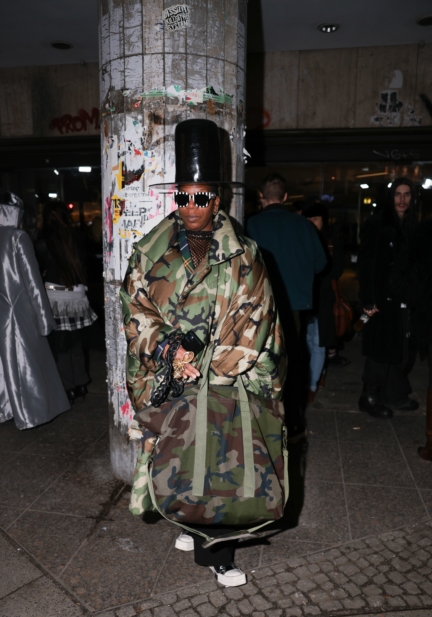 366a5726shayneoliver_aw24_streetstyle_tamika-is_by_jeremymoeller_for_bfw