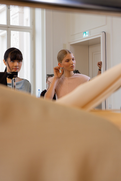 bobkova_ss24_backstage17_by_caroline_kynast_for_bfw