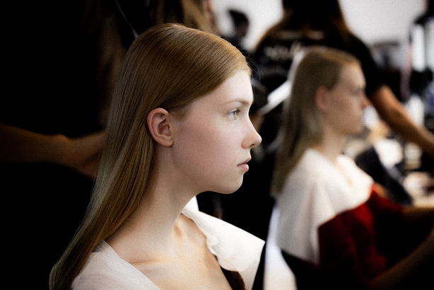 bobkova_ss24_backstage1_by_caroline_kynast_for_bfw