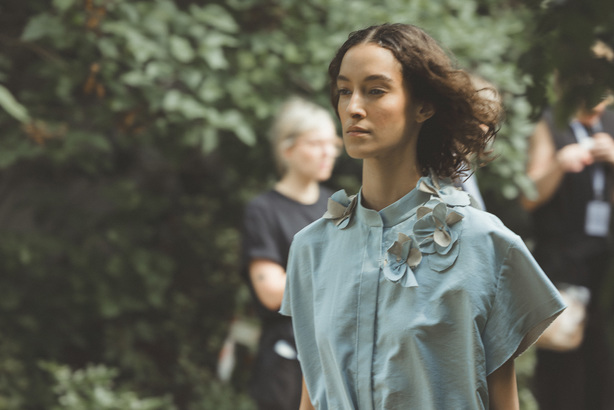 bobkova_ss24_backstage40_by_caroline_kynast_for_bfw