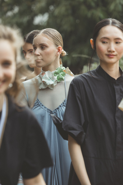 bobkova_ss24_backstage51_by_caroline_kynast_for_bfw