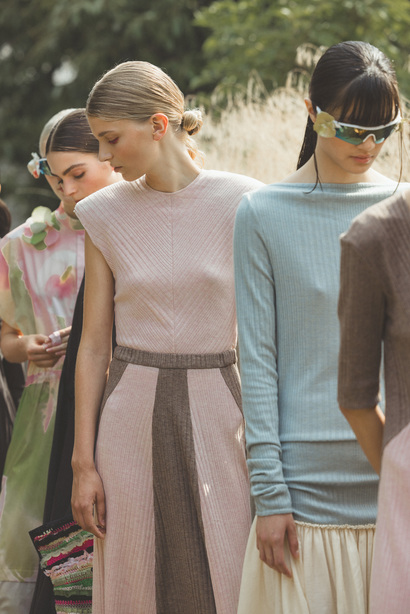 bobkova_ss24_backstage54_by_caroline_kynast_for_bfw