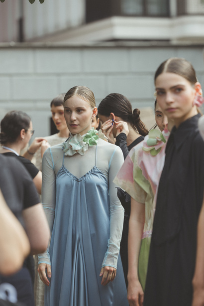 bobkova_ss24_backstage58_by_caroline_kynast_for_bfw