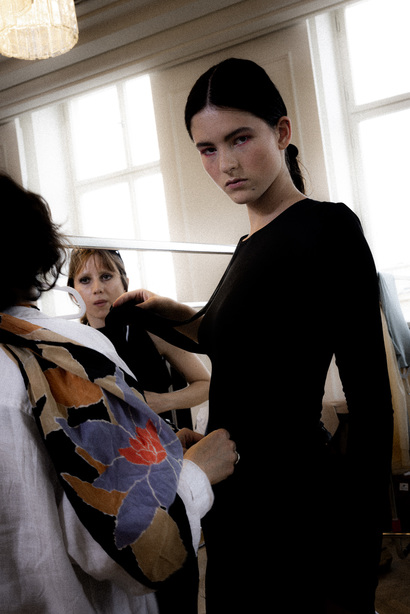 bobkova_ss24_backstage9_by_caroline_kynast_for_bfw