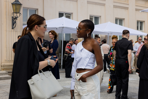 bobkova_ss24_streetstyle11_by_caroline_kynast_for_bfw