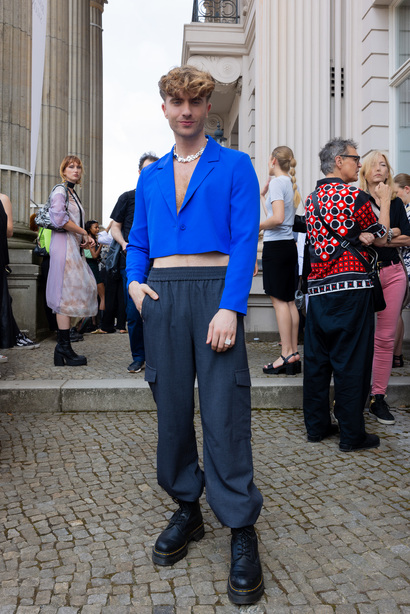 bobkova_ss24_streetstyle2_by_caroline_kynast_for_bfw