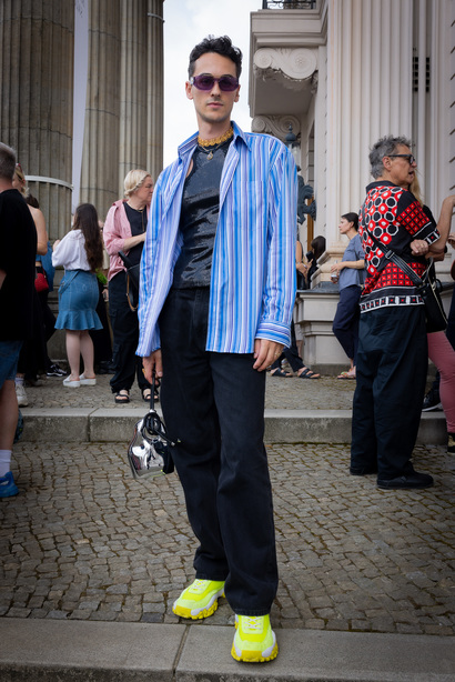 bobkova_ss24_streetstyle4_by_caroline_kynast_for_bfw