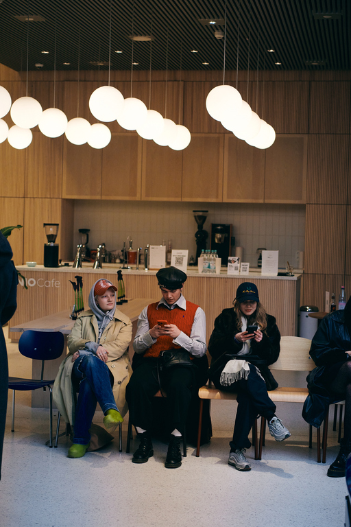 damur_aw24_backstage_by_ben_moenks_for_bfw_0036