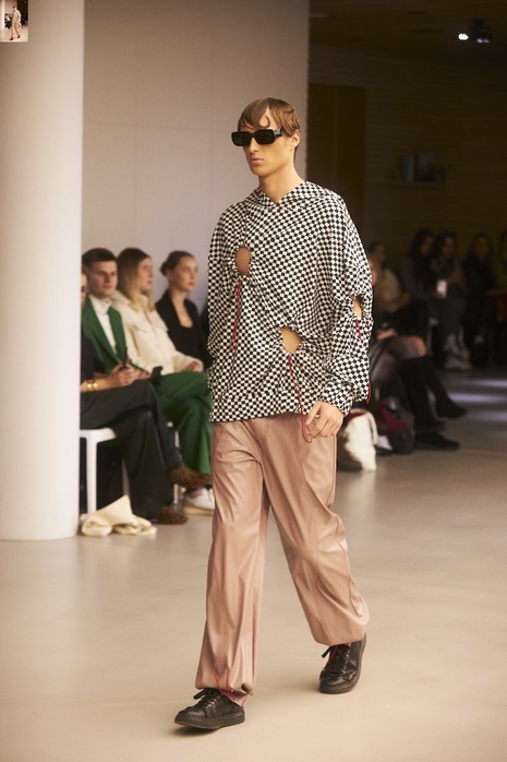 01_damur_aw24_runway_moritz-hilker_credit_moritz_hilker