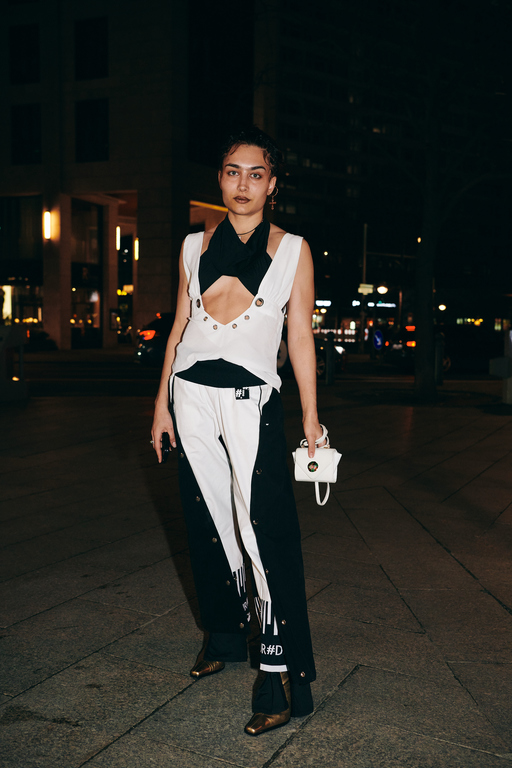 damur_aw24_streetstyle1__daria__by_ben_moenks_for_bfw_0035