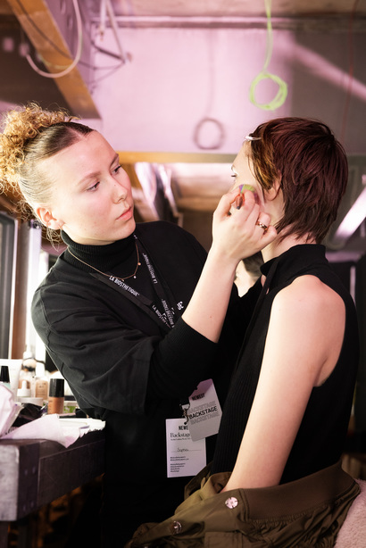 dennis_chuene_aw24_backstage1_by_caroline_kynast_for_bfw_v9a9242