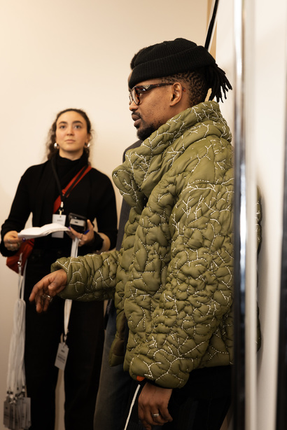 dennis_chuene_aw24_backstage1_by_caroline_kynast_for_bfw_v9a9262