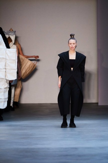 16_fw23_dzhus_look16_highres