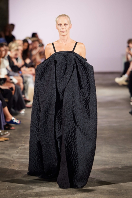 dzhus_ss24_look12_by_finnegan_koichi_godenschweger_for_bfw