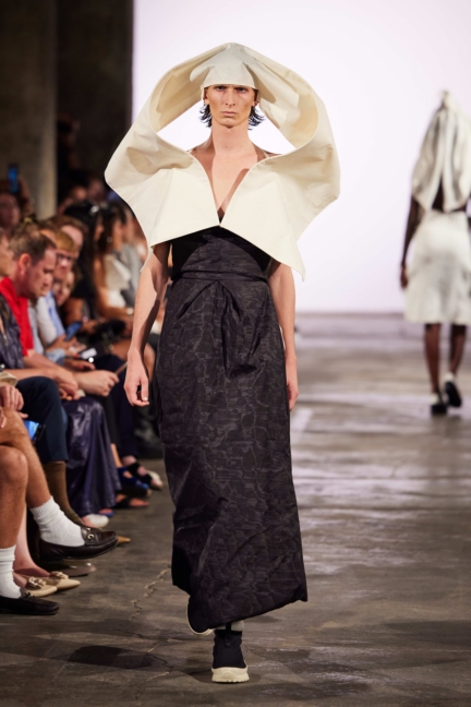 dzhus_ss24_look4_by_finnegan_koichi_godenschweger_for_bfw