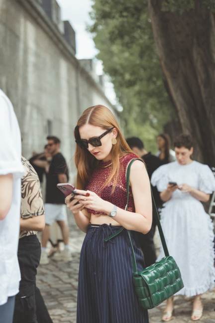 dzhus_ss24_streetstyle15_by_caroline_kynast_for_bfw