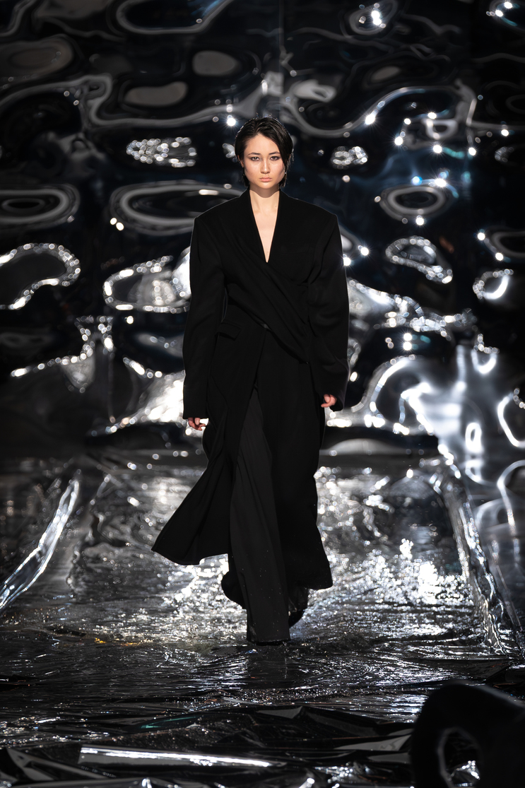 02_haderlump_aw24_runway_by_moritz_hogemann