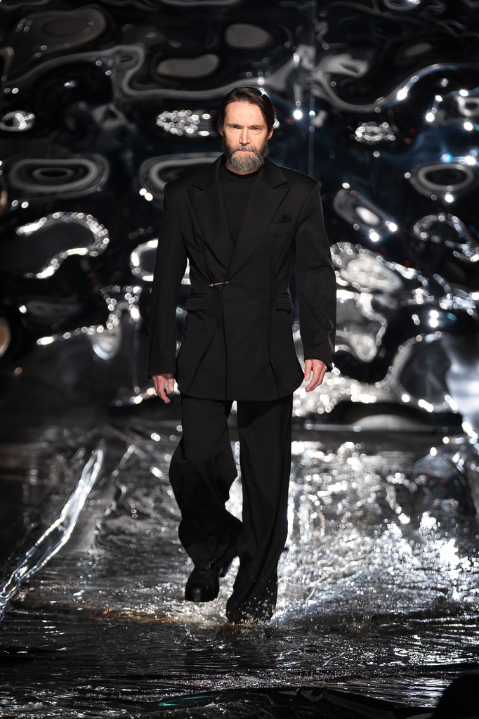 03_haderlump_aw24_runway_by_moritz_hogemann