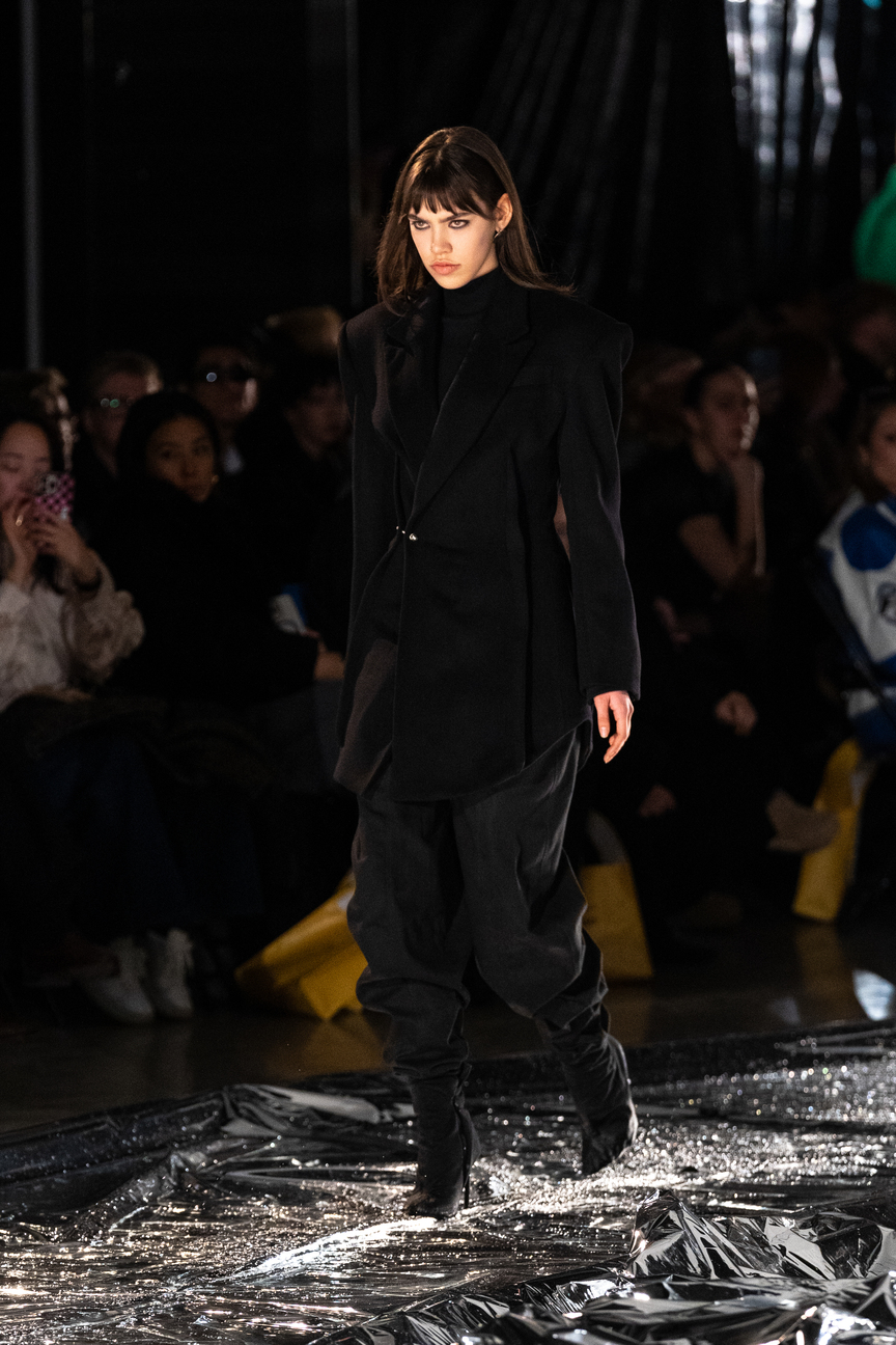 07_haderlump_aw24_runway_by_moritz_hogemann