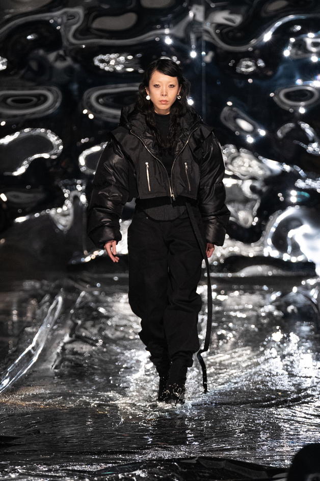 11_haderlump_aw24_runway_by_moritz_hogemann