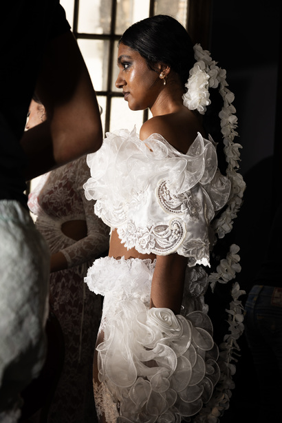 kitchy_couture_aw24_backstage1_by_caroline_kynast_for_bfw_v9a9750