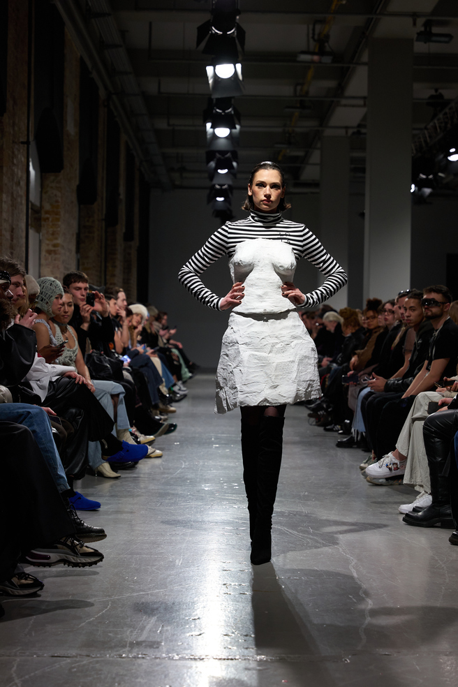 23_ld13_aw24_runway_by_juliusberger