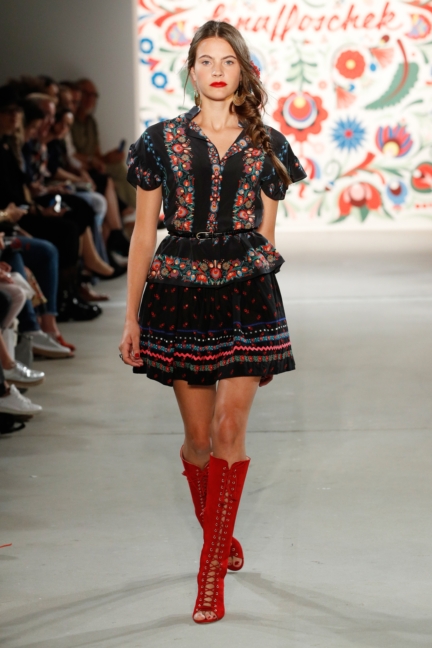 ss-2018_fashion-week-berlin_de_0032_lena-hoschek_71740