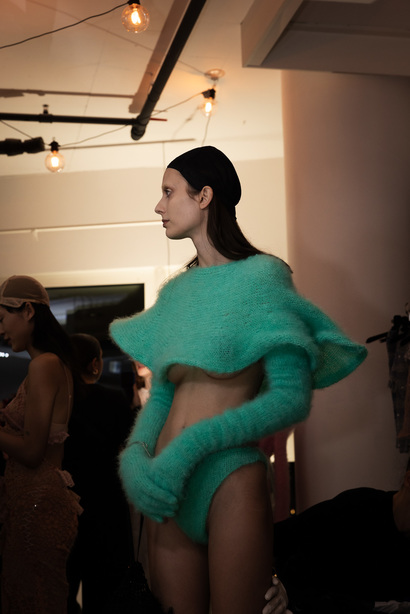 lou_de_betoly_aw24_backstage1_by_caroline_kynast_for_bfw_v9a9552