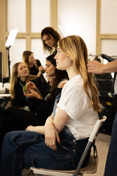 malaikaraiss_aw24_backstage1_by_caroline_kynast_for_bfw_v9a9032