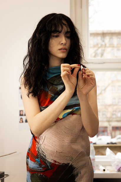 malaikaraiss_aw24_backstage1_by_caroline_kynast_for_bfw_v9a9037