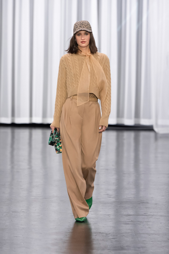 13_marc_cain_aw24_runway_by_stefan_knauer