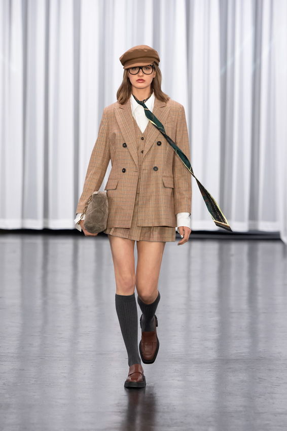 16_marc_cain_aw24_runway_by_stefan_knauer