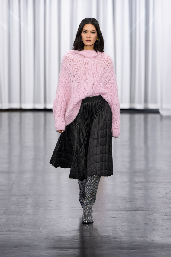 21_marc_cain_aw24_runway_by_stefan_knauer