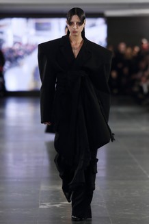 namilia_aw24_look47_by_boris_marberg_for_bfw
