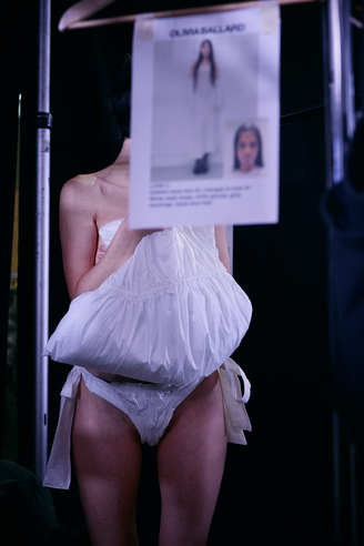 olivia_ballard_aw24_backstage1_by_caroline_kynast_for_bfw_14
