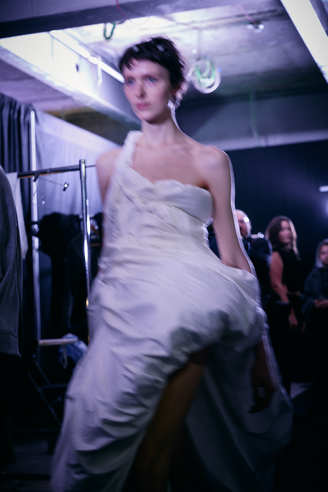 olivia_ballard_aw24_backstage1_by_caroline_kynast_for_bfw_4