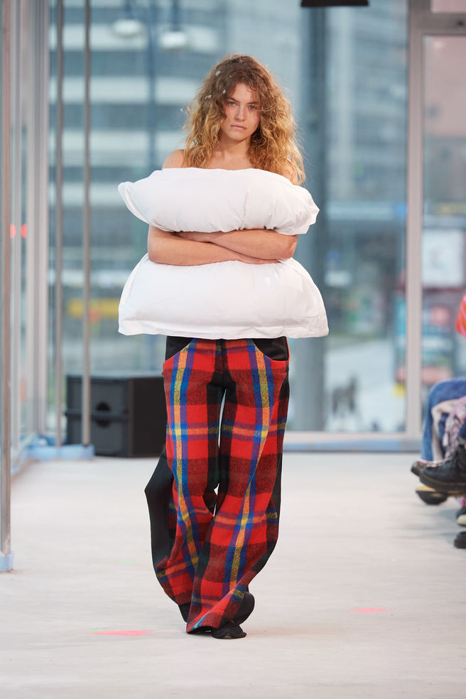 olivia_ballard_aw24_look015_by_james_cochrane_for_bfw