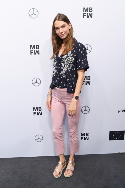 775183859mb00014_rebekka_ru