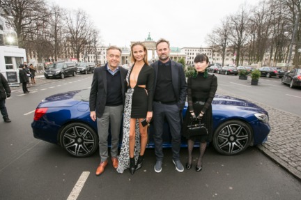aw-2016_mercedes-benz-fashion-week-berlin_de_0023_natasha-poly-atsuko-kudo-wolfgang-schattling-jeff-bark_62048