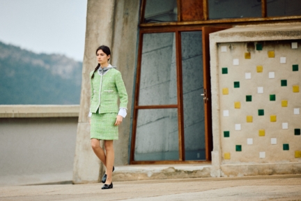 chanel_cruise-2024-25_look-1_le-corbusier-unite-dhabitation-copyright-flc-adagp-hd