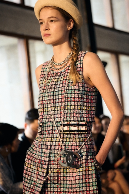 chanel_cruise-2024_25-show-cite-radieuse-le-corbusier-unite-dhabitation-marseille-flc-adagp-paris-2024-101-hd