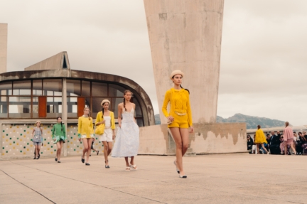 chanel_cruise-2024_25-show-cite-radieuse-le-corbusier-unite-dhabitation-marseille-flc-adagp-paris-2024-4-hd