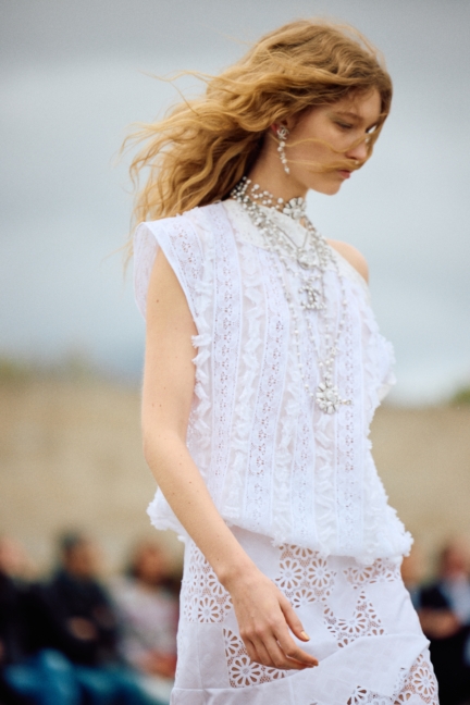 chanel_cruise-2024_25-show-cite-radieuse-le-corbusier-unite-dhabitation-marseille-flc-adagp-paris-2024-47-hd