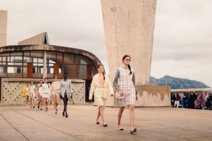 chanel_cruise-2024_25-show-cite-radieuse-le-corbusier-unite-dhabitation-marseille-flc-adagp-paris-2024-6-hd