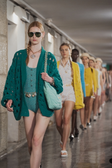 chanel_cruise-2024_25-show-cite-radieuse-le-corbusier-unite-dhabitation-marseille-flc-adagp-paris-2024-76-hd