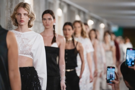 chanel_cruise-2024_25-show-cite-radieuse-le-corbusier-unite-dhabitation-marseille-flc-adagp-paris-2024-81-hd